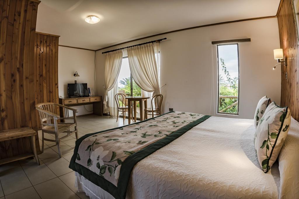 Taha Tai Hotel Hanga Roa Exterior photo